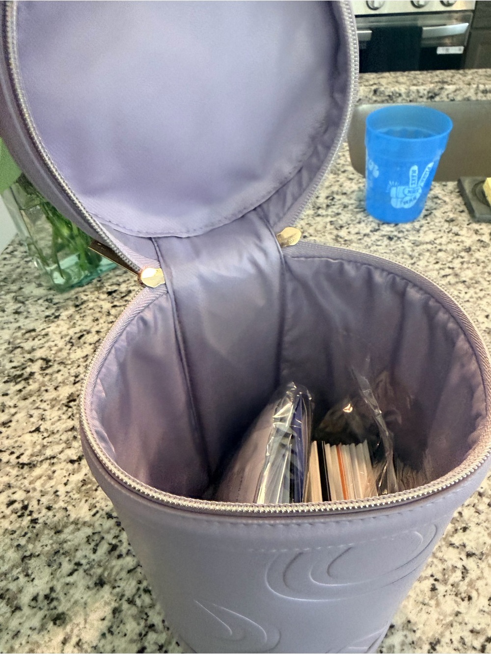Monat Lavender -Embossed Round Vanity Bag w samples pack’s - Picture 2 of 6